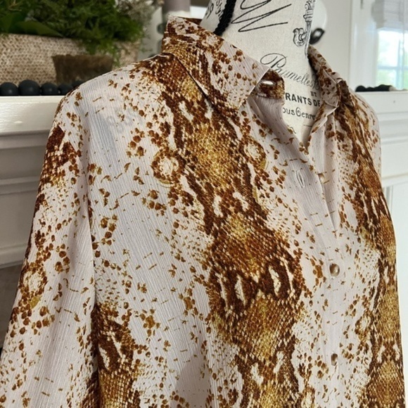 Rachel Zoe Button Down Snake Skin Pattern Top - Picture 7 of 12